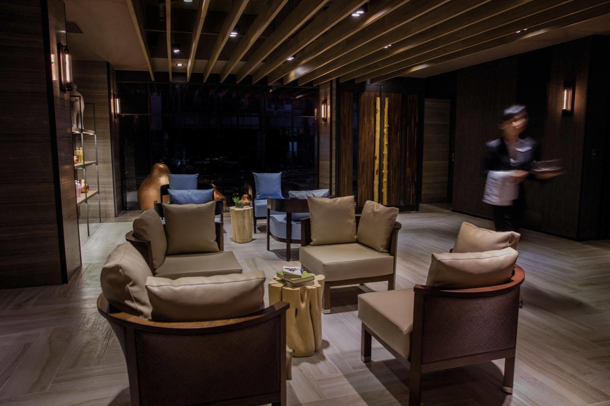 Changyu Hotel Tainan Exterior photo