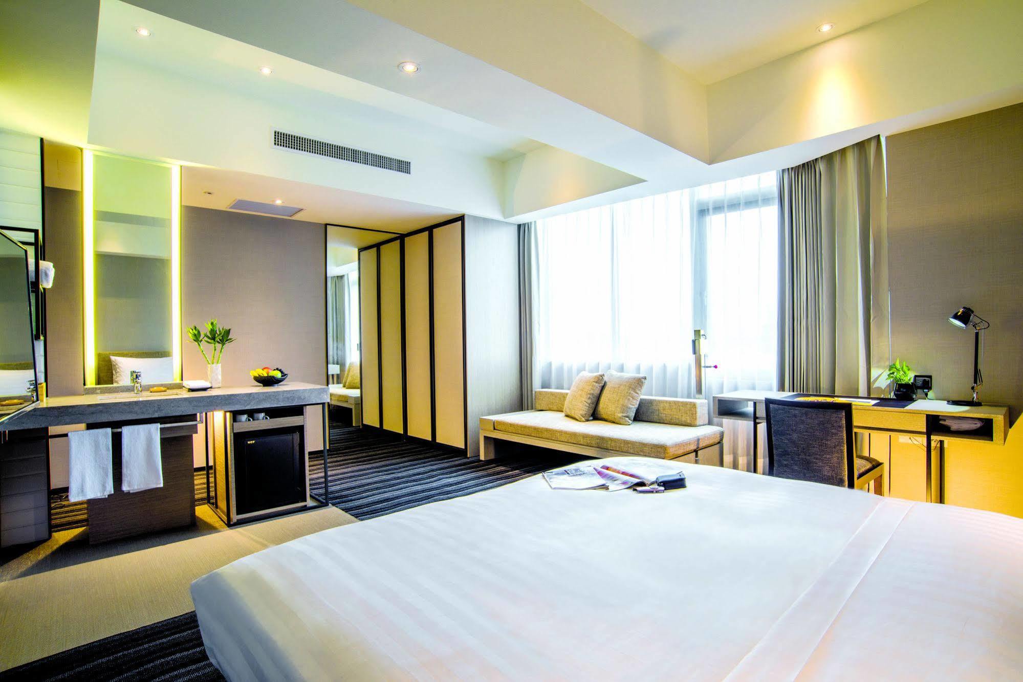 Changyu Hotel Tainan Exterior photo