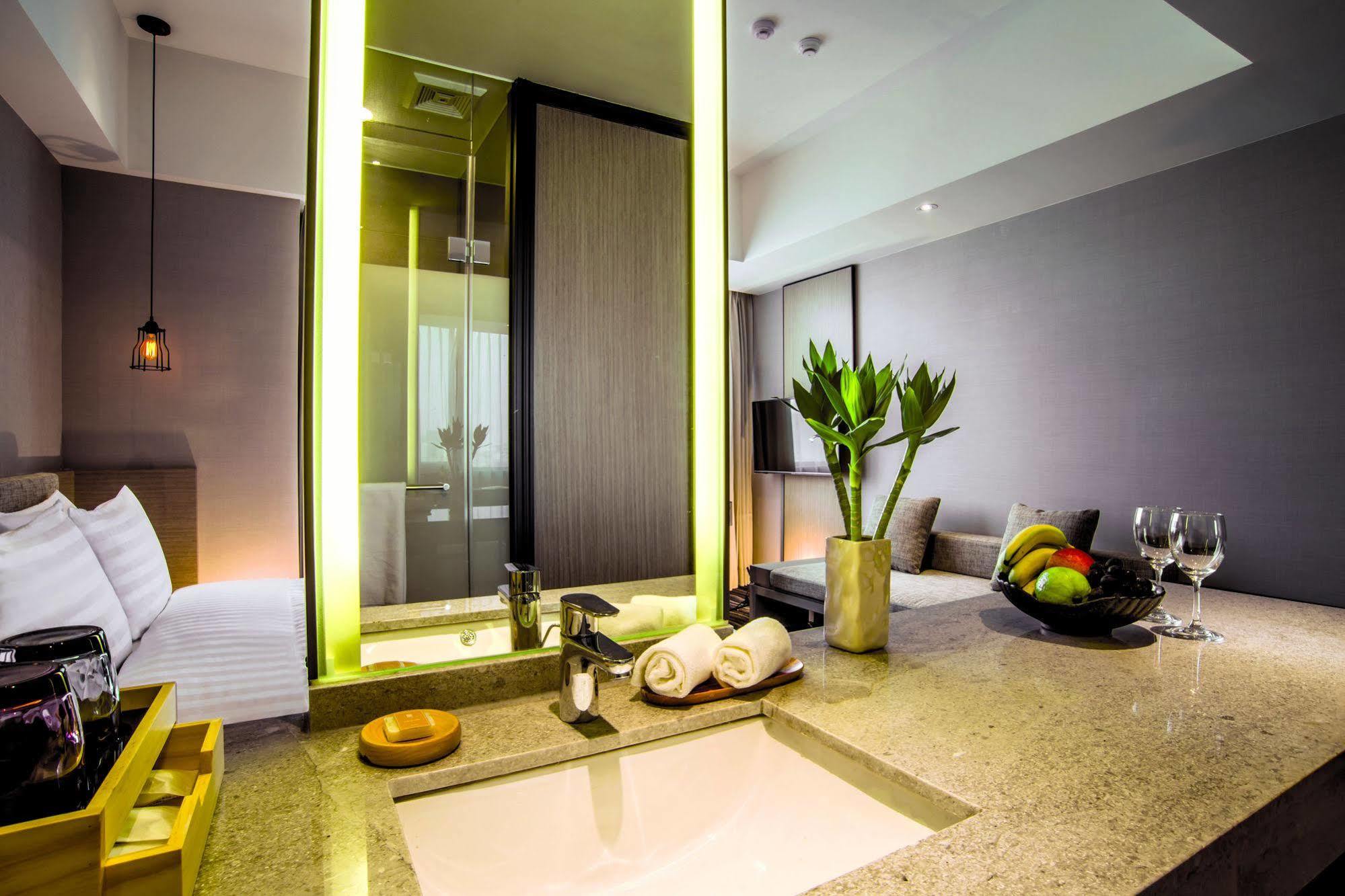 Changyu Hotel Tainan Exterior photo